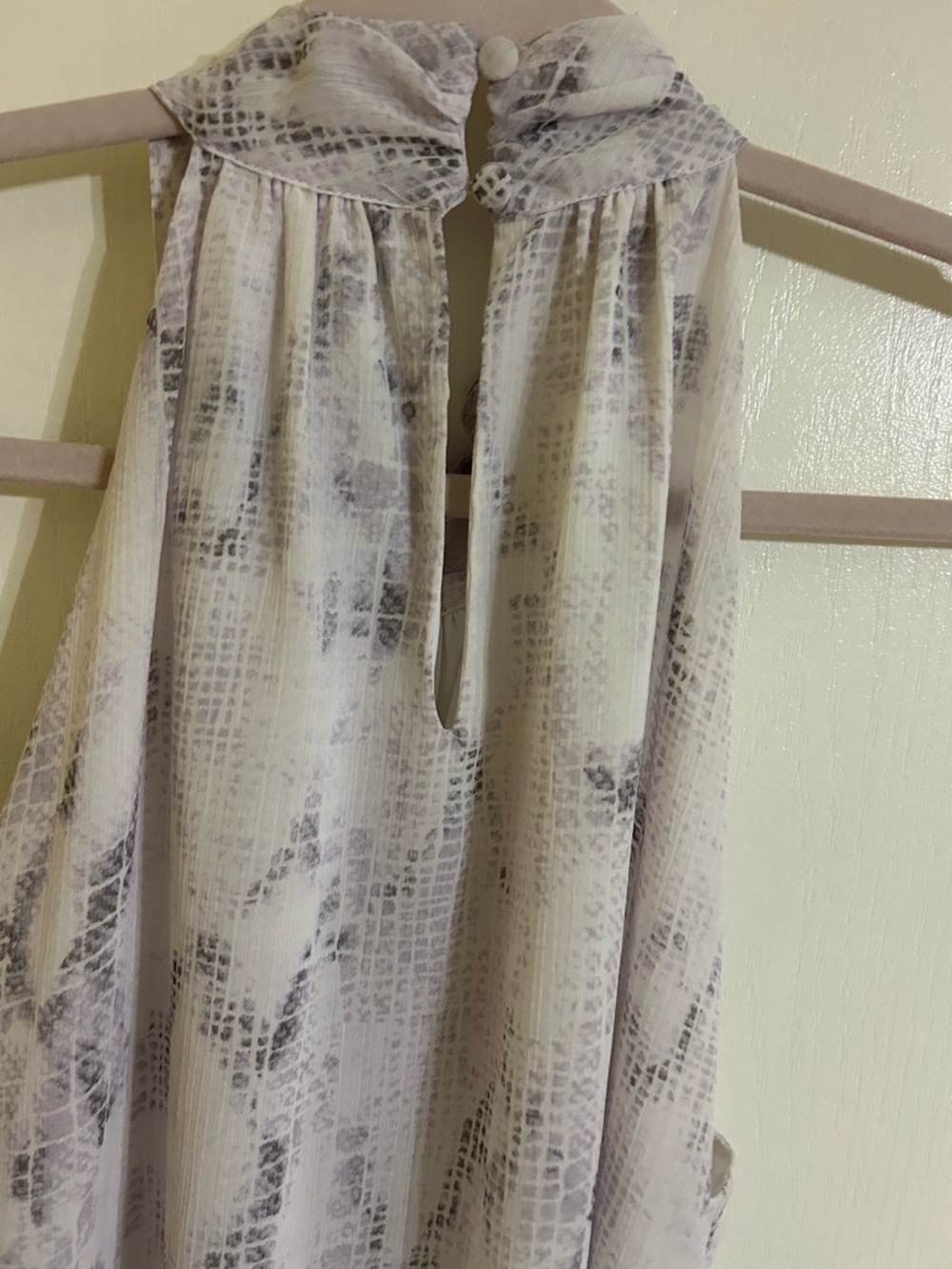 White House Black Market White and Gray/purple hue Snake-Print top Large - Picture 4 of 5